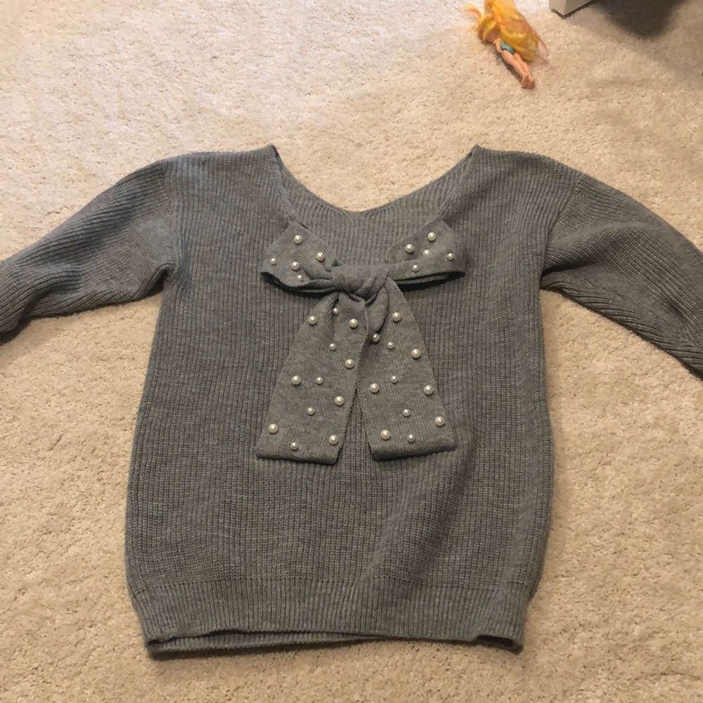 Grey sweater with box back